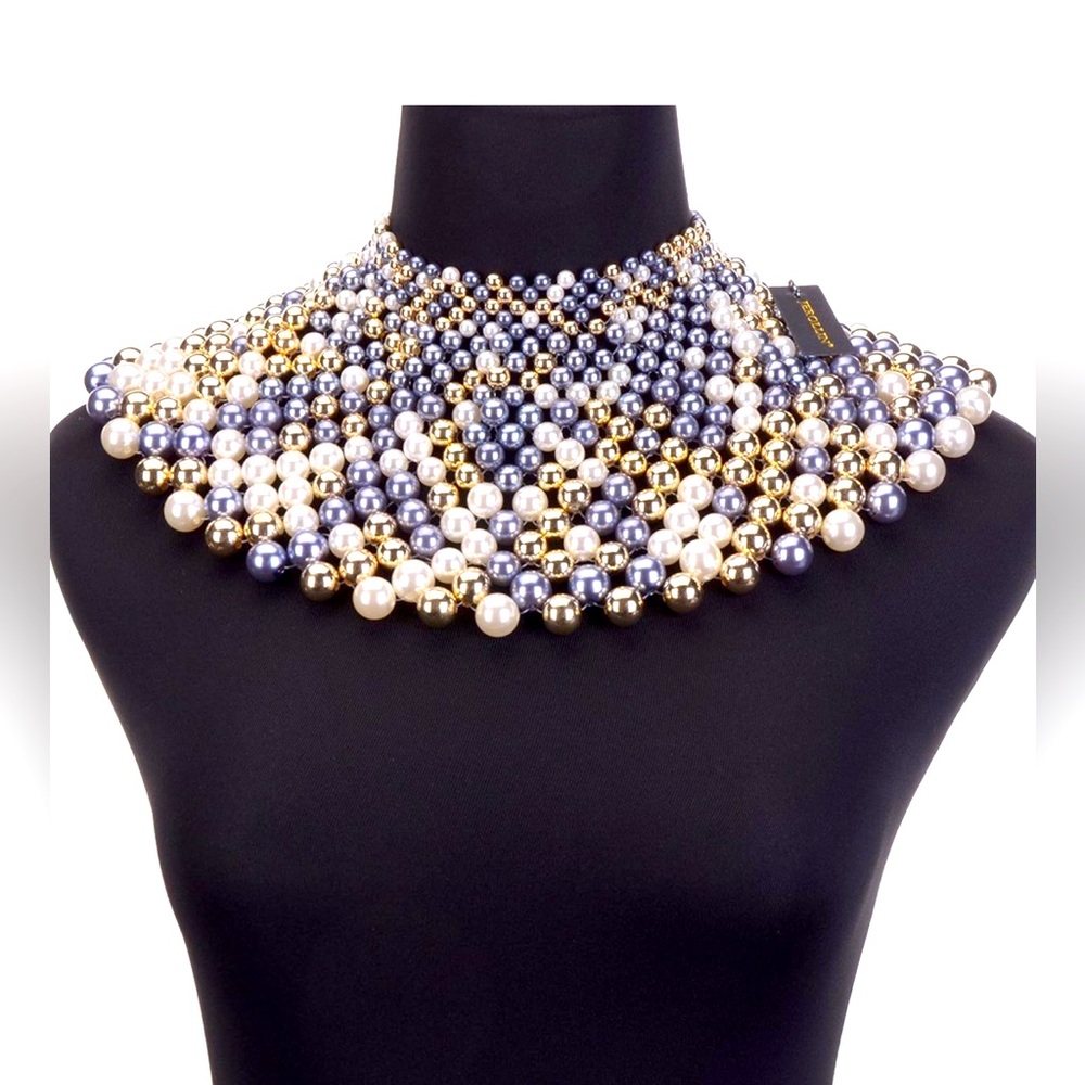 Beautiful Elegant Chunky Bib necklace